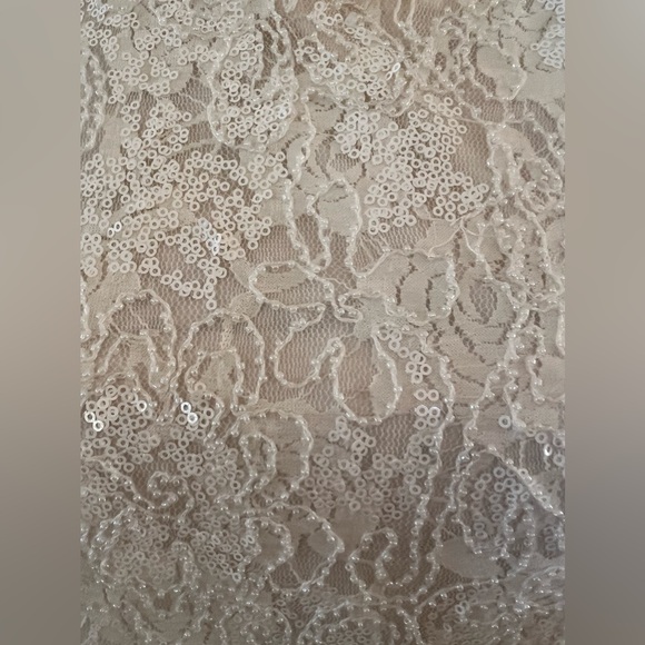 Carmen Marc Valvo White Lace Sheath Dress with white embellishment - Size S - Picture 2 of 10